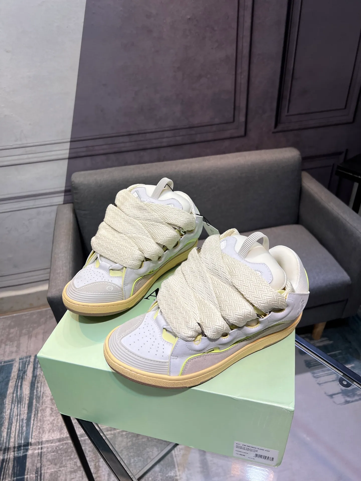 Men's men's shoes💰780 [LANVIN] Latest lace-up fashionable casual sneakers for couples High-quality CLAY couple series‼ ️ The latest trendy products of the season 🌈Many bloggers have planted grass and purchased the original open-mold customization. The upper and outsole are sewn with mark threads without edge sealing. Multiple material splicing combination design. Very versatile for fashionable and casual wear. Comfortable on the feet. Recommended for self-retention (upper cowhide + cow suede + breathable mesh) inner foot pad cowhide exclusive original open-mold clear logo rubber outsole ⚠️36-44 yards (45 custom-made)